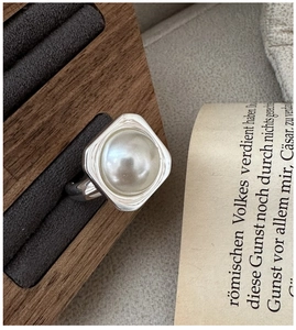 Macro detail of a minimalist S925 silver ring featuring a large round Mabe pearl inlay