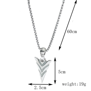 Pendentif pointe de lance lumineux avec chaîne de 60cm et mesures détaillées du bijou