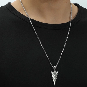 Collier flèche argent pour homme avec pendentif fer de lance et chaîne perle