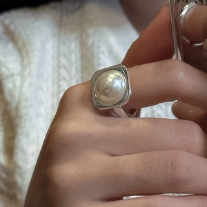 Minimalist S925 sterling silver ring featuring a large white Mabe pearl in a square frame