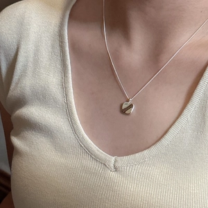 Elegant S925 sterling silver necklace with a minimalist polished square pendant for women