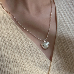 Minimalist S925 sterling silver hollow heart pendant necklace with fine bead chain