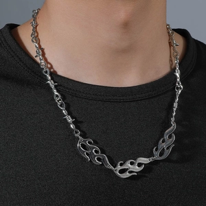 Hip-Hop-Halskette mit Flammenanhänger und einzigartigem Stacheldraht-Kettendesign