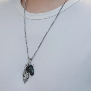 Collier hip hop avec pendentif tête de cheval bicolore noir et argent sur chaîne