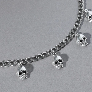 Collier punk pour homme en acier inoxydable avec chaîne cubaine argentée et pendentifs crâne