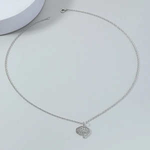 Collier minimaliste en acier inoxydable argenté avec pendentif cerveau et chaîne à maillons fins