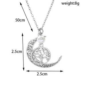 Détail du pendentif lune et arbre avec perle et dimensions de chaîne de 50 cm