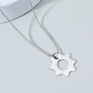 Collier Pendentif Engrenage en Acier Inoxydable Style Industriel pour Homme Chaîne à Billes Argent Bijou Hip Hop