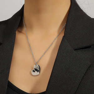 Collier Pendentif Silhouette Mère et Enfant Cœur en Acier Inoxydable Bijoux d'Amour Élégants pour Femmes Cadeau