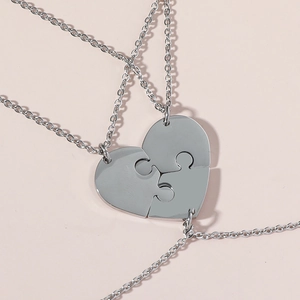 Collier Pendentif Coeur Puzzle en Acier Inoxydable Collection Triple Silhouette de Dessin Animé Bijoux de Mode Hip Hop Unisexe