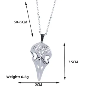 Détail du collier crâne d'oiseau argenté avec pendentif 3,5x2cm et chaîne 50+5cm