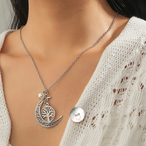 Collier En Acier Inoxydable Arbre De Vie Pendentif Lune Évidée Avec Künstliche Perle D'imitation Bijoux Vintage