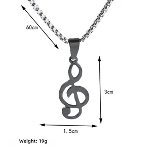 Dettaglio delle dimensioni del ciondolo nota musicale 3cm x 1,5cm con catena 60cm