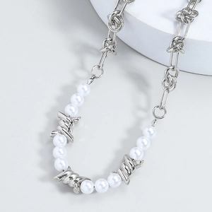 Luxury pearl stitching necklace with silver thorn metal chain elements for a cool style