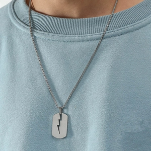 Collana da uomo in acciaio inossidabile con ciondolo a fulmine traforato e catena quadrata