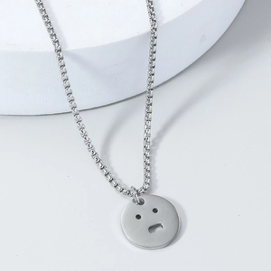 Collier Pendentif Visage de Fantôme en Acier Inoxydable Minimaliste Rond Emoji Chaîne Vénitienne Bijoux Hip Hop Unisexe