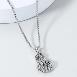 Collier Pendentif Main de Squelette Gothique Punk pour Homme Rétro Griffe de Fantôme Sombre Alliage Couleur Acier Bijoux Chaîne