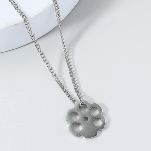 Collier en acier inoxydable argenté avec pendentif barillet de revolver style punk rock