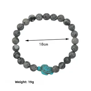 Detail view of elastic turquoise turtle bead bracelet with 18cm circumference and 19g weight