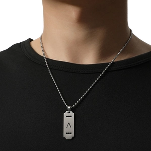 Punk Hip-Hop Herren-Halskette aus Edelstahl mit geometrischem Hohl-Anhänger Design