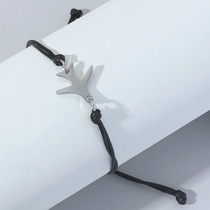 Bracelet tressé noir minimaliste avec un pendentif avion poli en acier inoxydable argent
