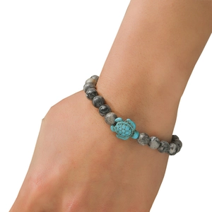 Elastic beaded bracelet with grey marble stones and a blue turquoise turtle charm