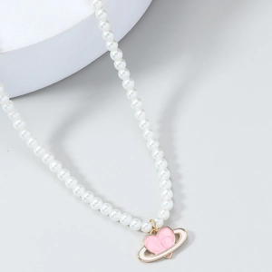 Collier En Fausses Künstliche Perles Avec Pendentif Planète Coeur En Émail Rose Alliage Doré Bijoux Tendance Style Doux Cool