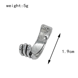 Detail view of vintage silver skeleton hand ear cuff with 1.9cm height and 5g weight