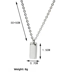 Collier minimaliste en acier titane avec pendentif rectangulaire dimensions 50+5cm et 1,5x0,7cm