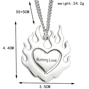Dettagli del ciondolo a cuore Burning Love con catena da 55 cm e specifiche sul peso