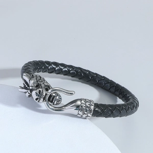 Bracciale da uomo intrecciato con testa di drago e chiusura in metallo su base minimale