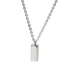 Collier avec pendentif barre rectangulaire en acier titane minimaliste fini argent poli