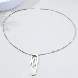 Collier chaîne box minimaliste en acier inoxydable argenté avec pendentif trombone