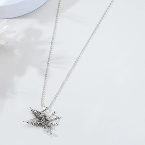 Collier punk gothique ange squelette argenté avec ailes détaillées sur chaîne à billes