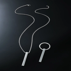 Collier avec pendentif barre minimaliste en acier titane poli pour hommes et femmes en argent