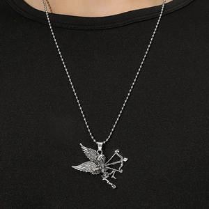 Collier avec pendentif crâne ange archer punk gothique sur une chaîne à boules argentée