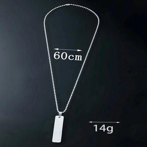Détail du collier chaîne à billes en acier inoxydable argenté de 60cm et pendentif 14g