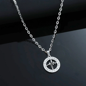 Collana in acciaio inossidabile argento con cerchio di strass e ciondolo battito cardiaco