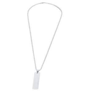 Collier minimaliste en acier inoxydable argenté avec pendentif rectangulaire poli sur fond blanc