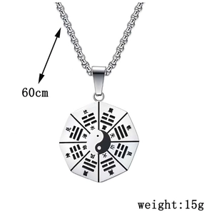 Detalle del colgante Yin Yang Tai Chi con cadena de acero de 60cm y peso 15g