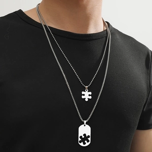 Ensemble de colliers puzzle double couche en acier titane hip hop pour couple sur t-shirt