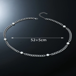 Dettaglio della collana hip-hop con perle e acciaio con misura di 52+5 cm