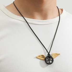 Herren-Halskette mit Rad-Anhänger, goldenen Flügeln und schwarzer Kordel