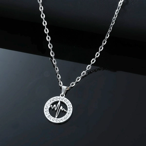Collana con Ciondolo EKG Battito Cardiaco in Acciaio Inossidabile Tondo Cavo Intarsiato con Strass Gioielli per Uomo Donna Festa