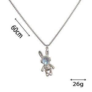 Détail du collier astronaute lapin avec visière dégradée bleue et maille ronde robuste