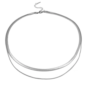 Collana a doppio strato in acciaio al titanio argento con catena a serpente e chiusura