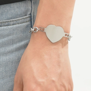 Minimalist silver heart tag chain bracelet in stainless steel for men and women