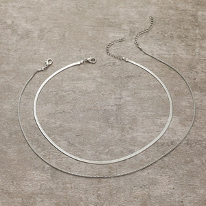 Set di collane a doppio strato con catena a serpente argento e chiusura a moschettone
