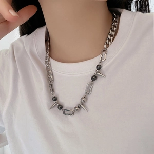 Collier punk gothique argenté avec chaîne cubaine et pendentif à pointes pour femmes