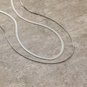 Collana Minimalista in Acciaio Inossidabile a Doppio Strato con Catena a Osso di Serpente per Uomo e Donna Colore Argento Gioielli Stile Industriale